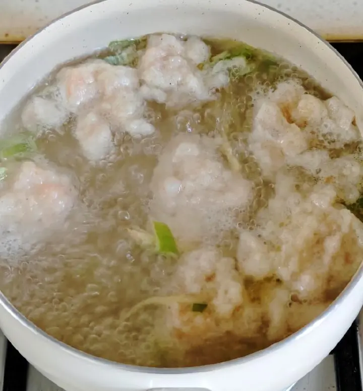 虾滑鸡蛋紫菜汤 第 5 步