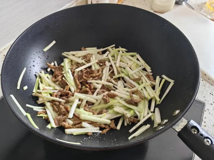 韭黄炒肉丝 第 7 步