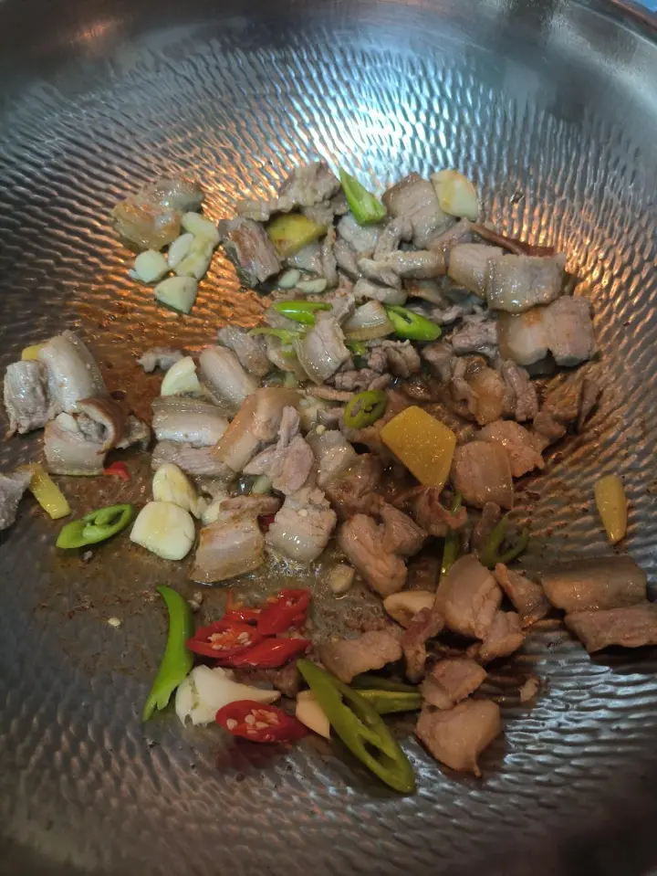 茶树菇炒肉 第 7 步