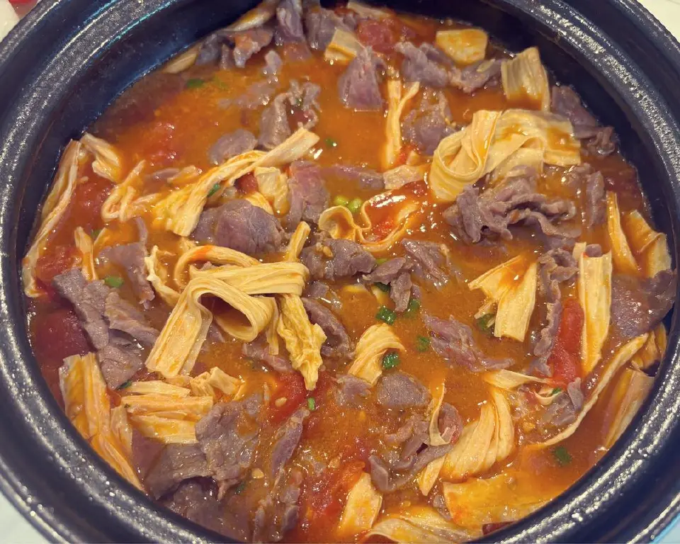 番茄腐竹牛肉煲成品图
