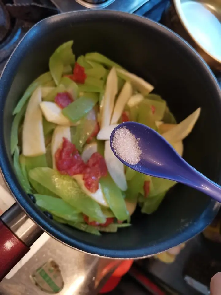 培根炒莴笋茭白 第 11 步