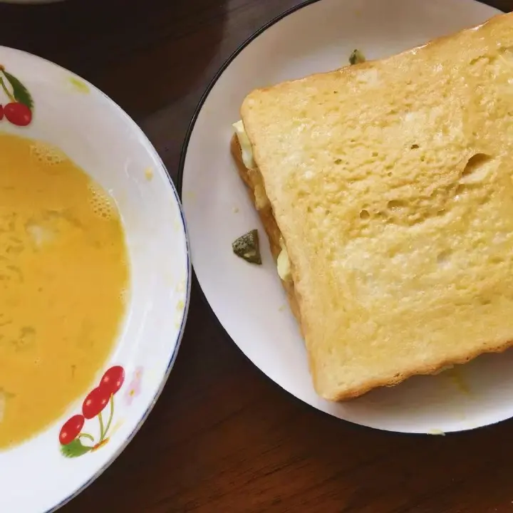 酸黄瓜番茄红肠三明治 第 12 步