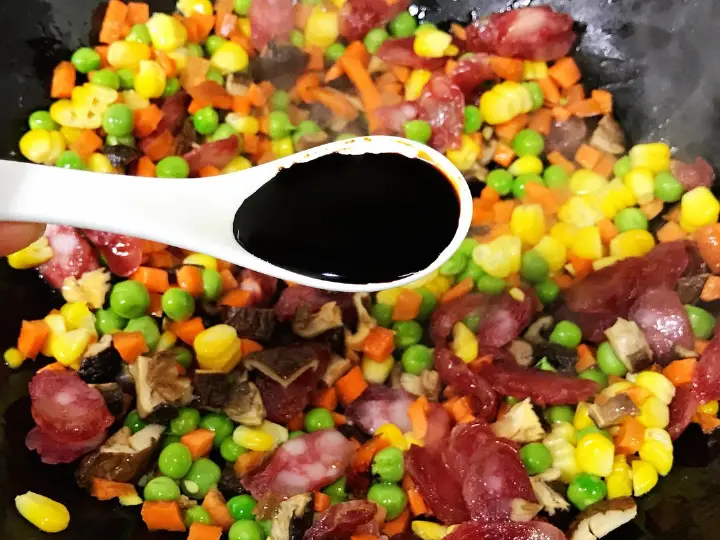 腊肠焖饭 第 3 步