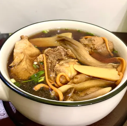 菌菇筒子骨汤