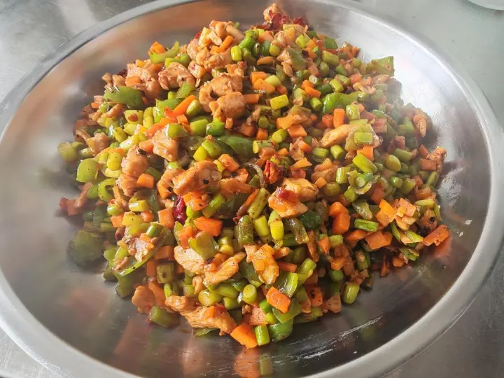 蒜苔鸡肉丁 第 14 步