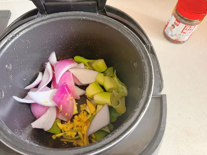 电饭煲酱香大骨头 第 4 步