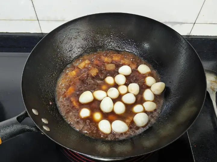 红烧肉烧鹌鹑蛋 第 5 步