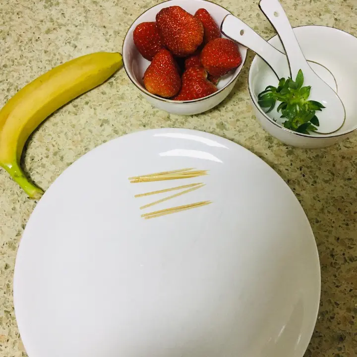 草莓圣诞老人 第 1 步