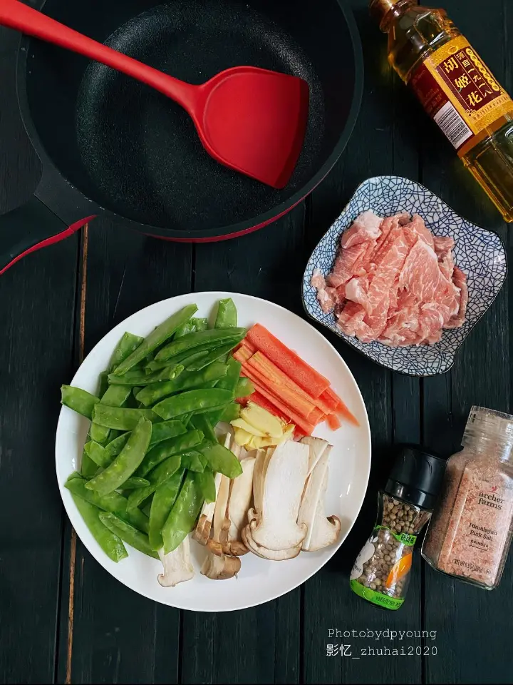 瘦肉杏鲍菇炒荷兰豆 第 2 步
