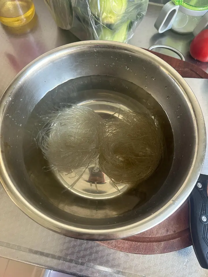 猪肉白菜炖粉条 第 3 步
