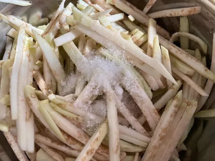 茄子鸡蛋饼 第 2 步