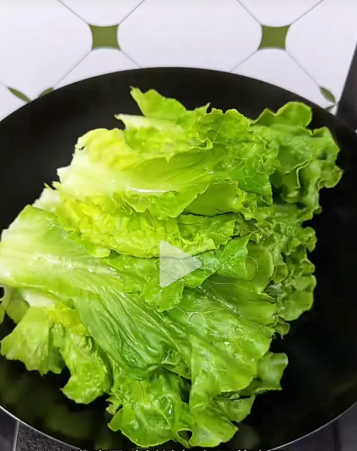 水油焖生菜 第 1 步