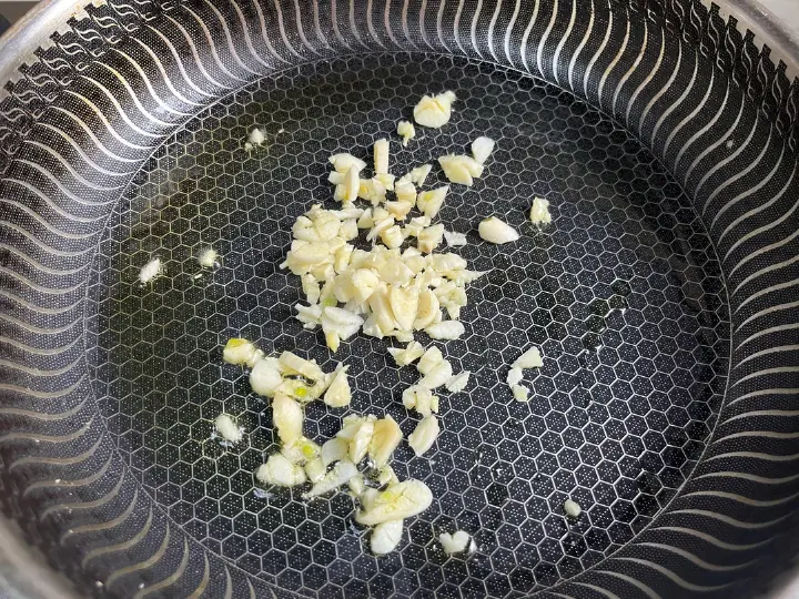 奶油菠菜蘑菇大虾意面 第 9 步