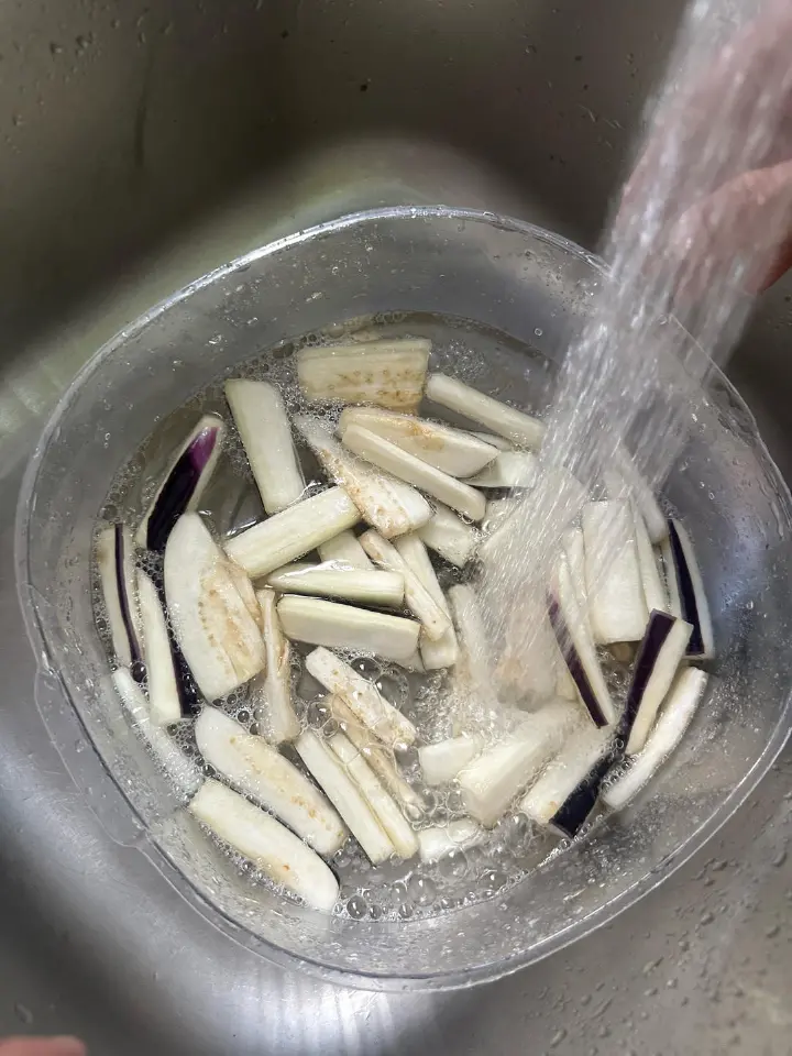 咸鱼茄子煲 第 2 步