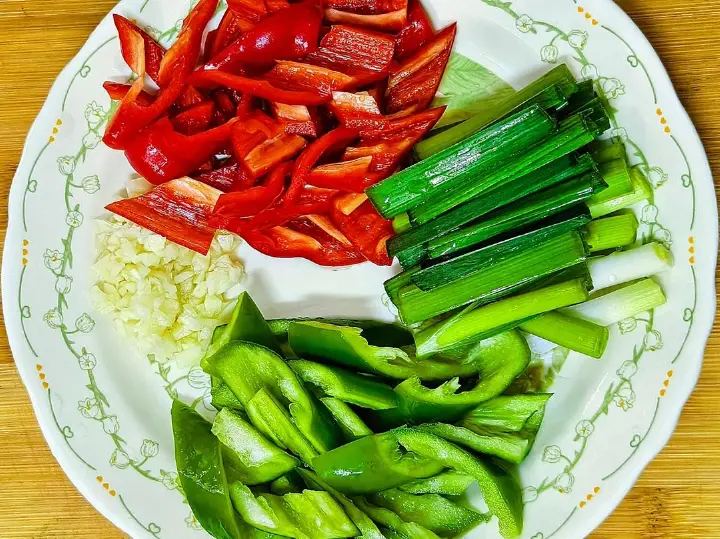 腐竹炒肉片 第 3 步