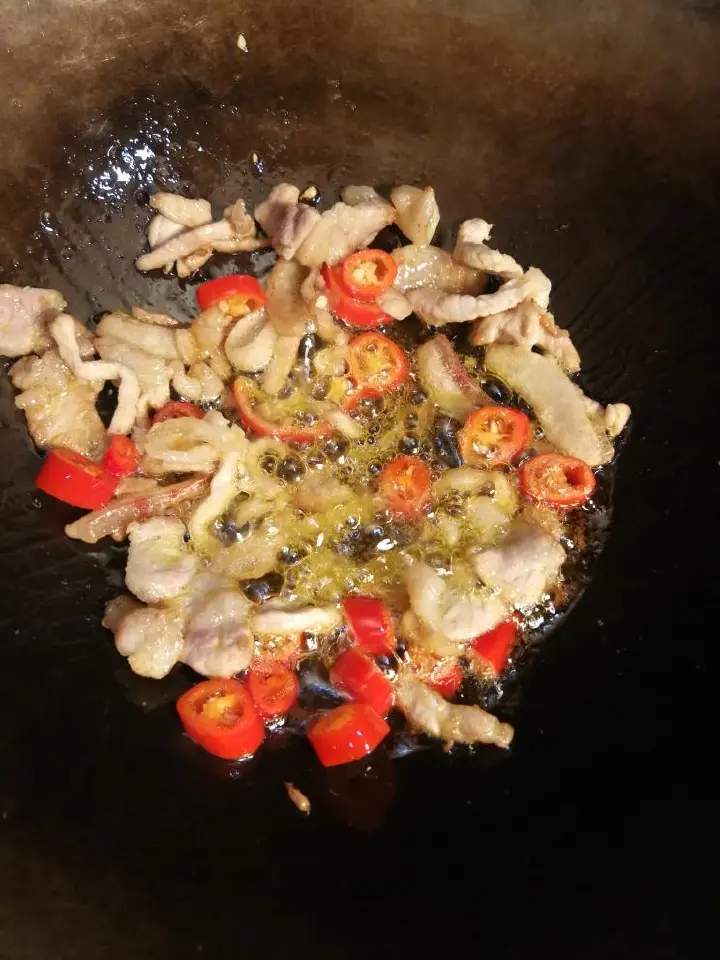 芹菜炒肉丝 第 4 步