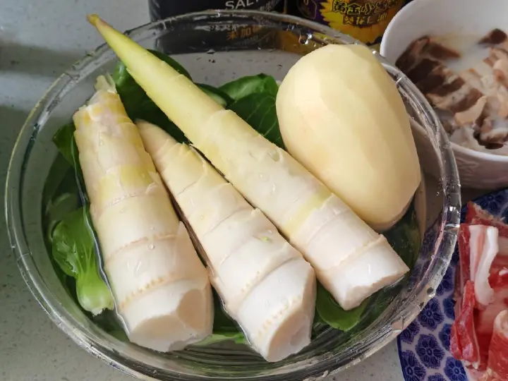 春笋腊肉电饭煲焖饭 第 3 步