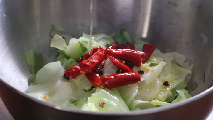 炝拌手撕包菜 第 3 步