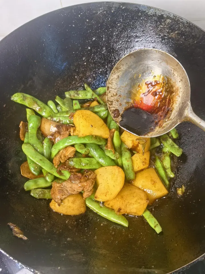 东北土豆炖豆角 第 14 步