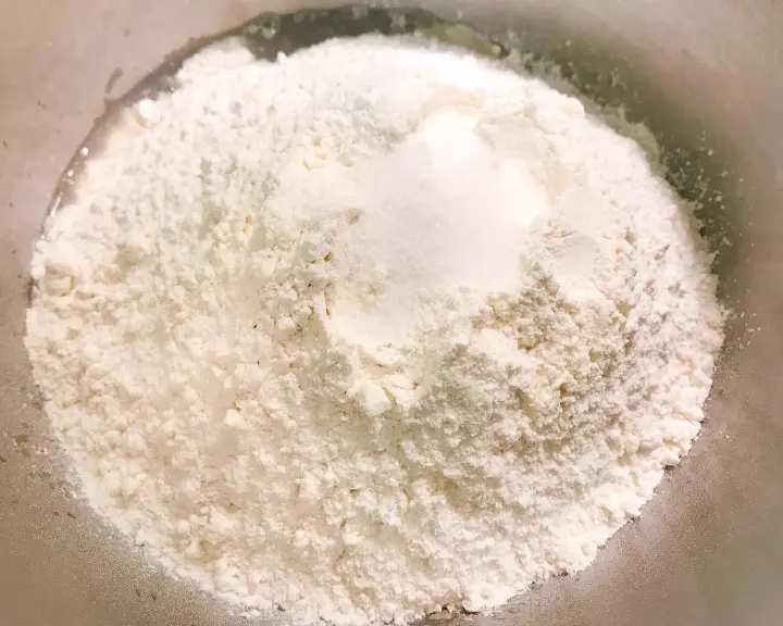 半手工戗面馒头 第 3 步