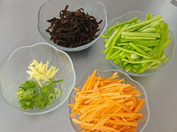 鱼香肉丝 第 2 步