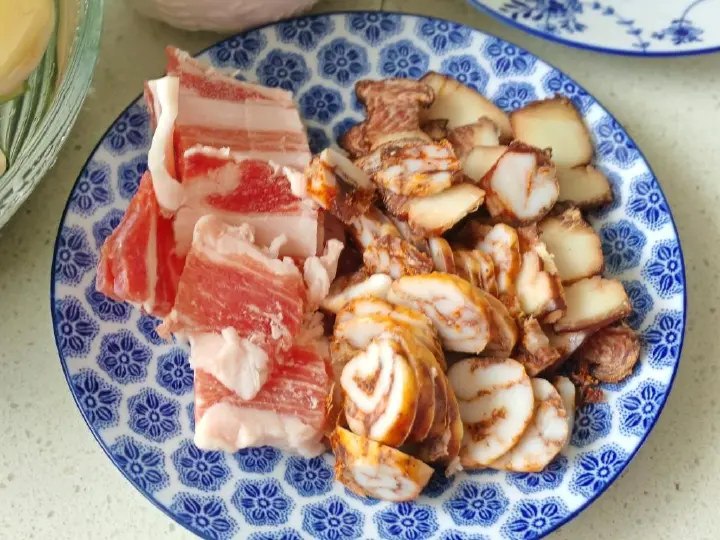 春笋腊肉电饭煲焖饭 第 4 步