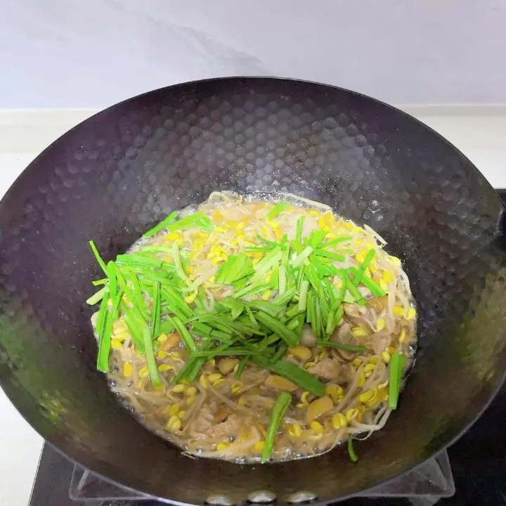 黄豆芽炖粉条 第 6 步