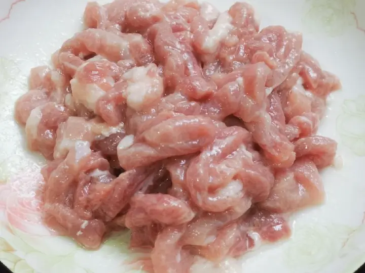 芹菜炒肉丝 第 6 步