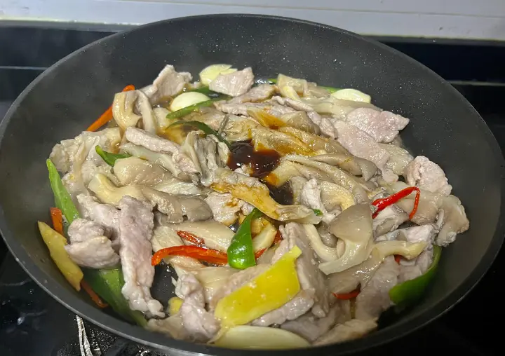 平菇炒肉片 第 7 步