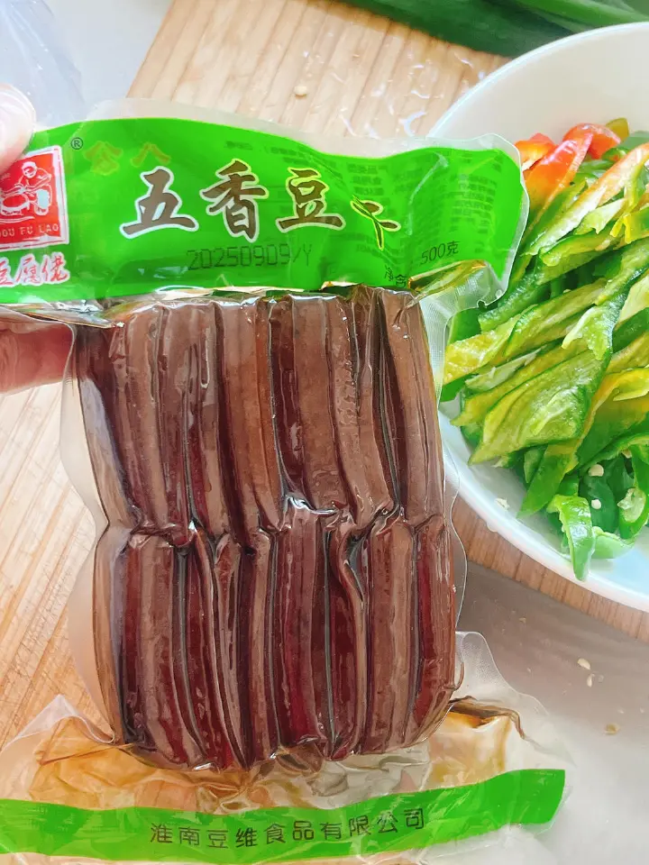 辣椒炒豆干 第 1 步