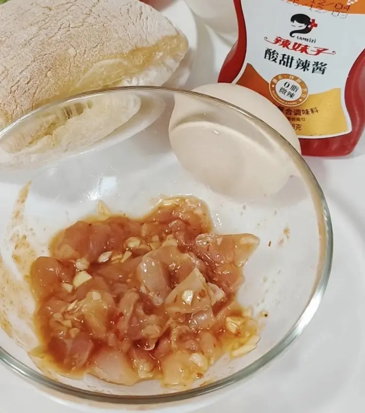 酸甜辣酱鸡腿肉三明治 第 1 步