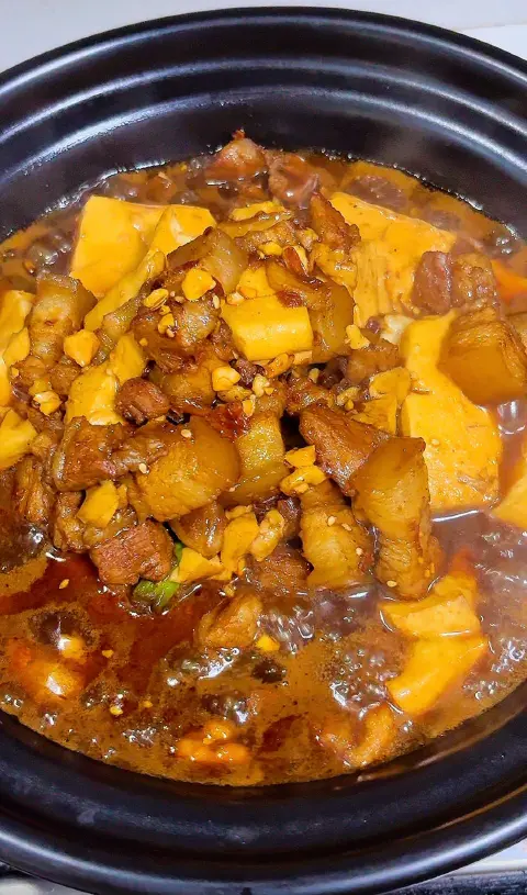 豆腐烧肉煲