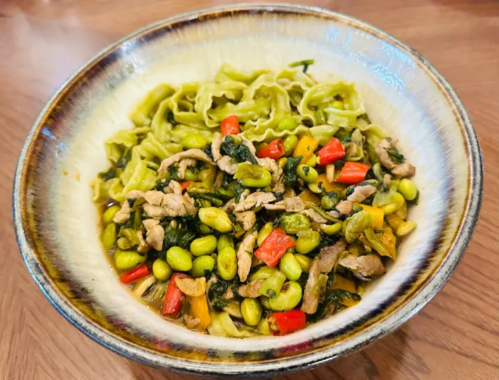 腌菜花毛豆米炒肉丝 第 8 步