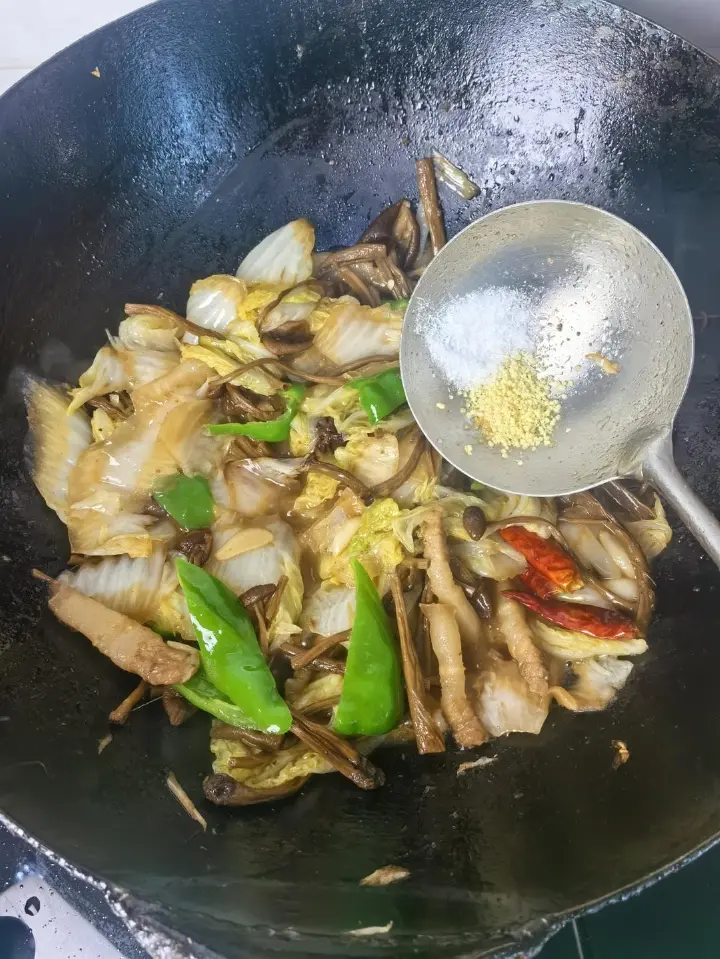 白菜炒茶树菇 第 13 步