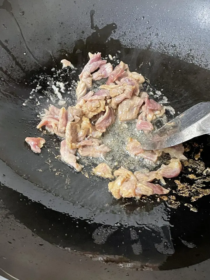 草菇青瓜籽炒肉片 第 3 步