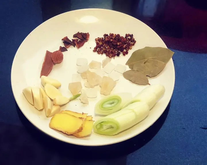 排骨扁豆焖卷子 第 3 步