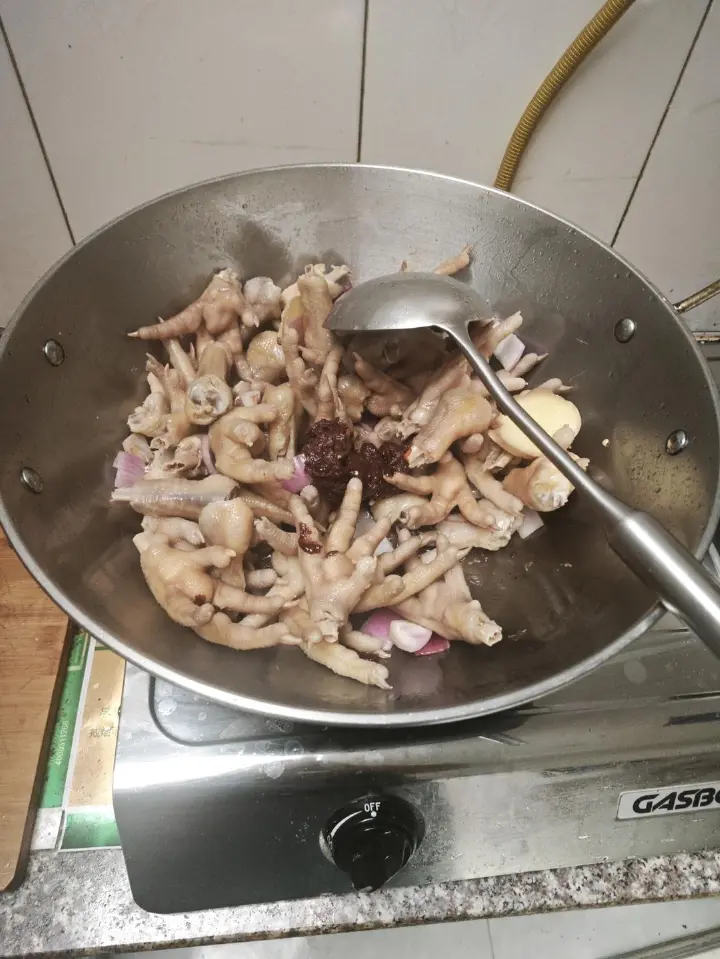 酱香鸡爪煲 第 6 步