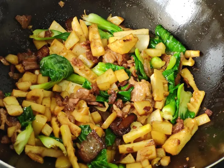 春笋腊肉电饭煲焖饭 第 10 步