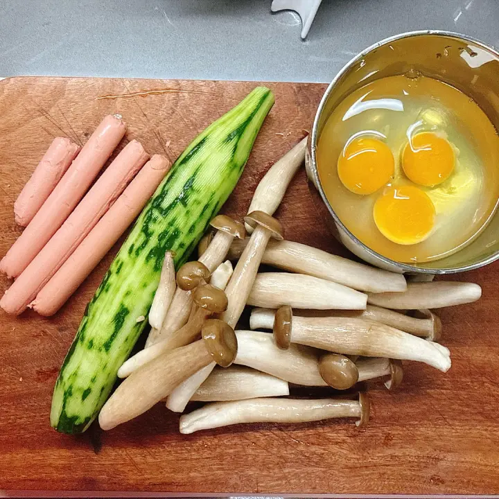 菌菇火腿炒鸡蛋 第 2 步