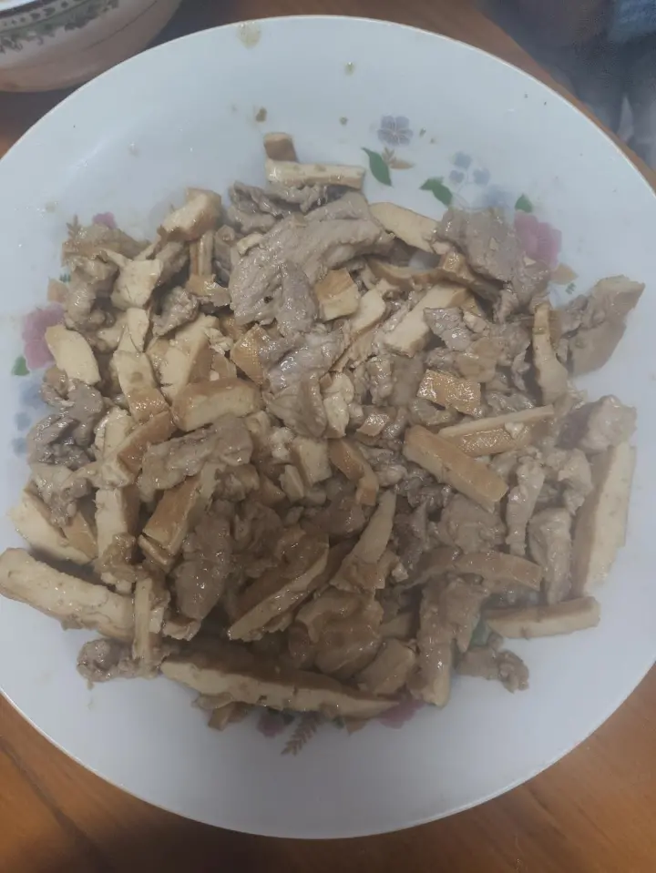豆干炒肉 第 5 步
