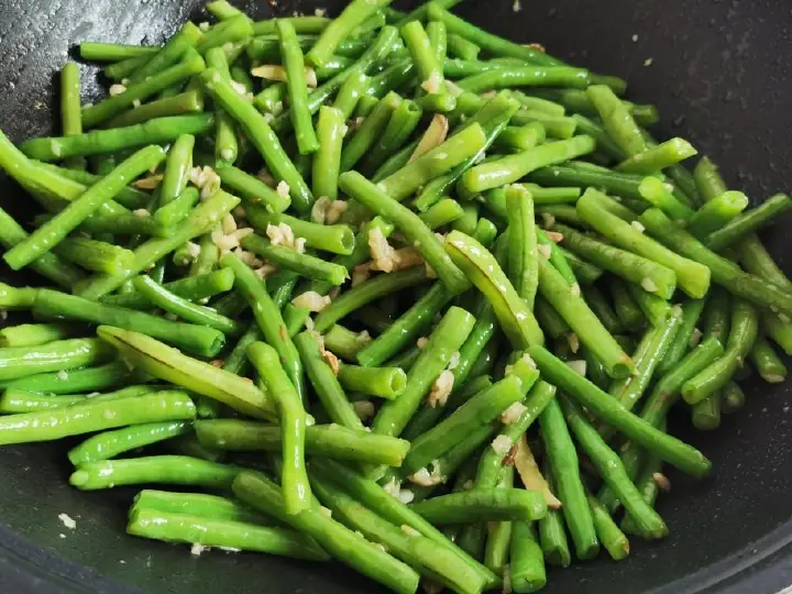 豆角炒肉 第 9 步