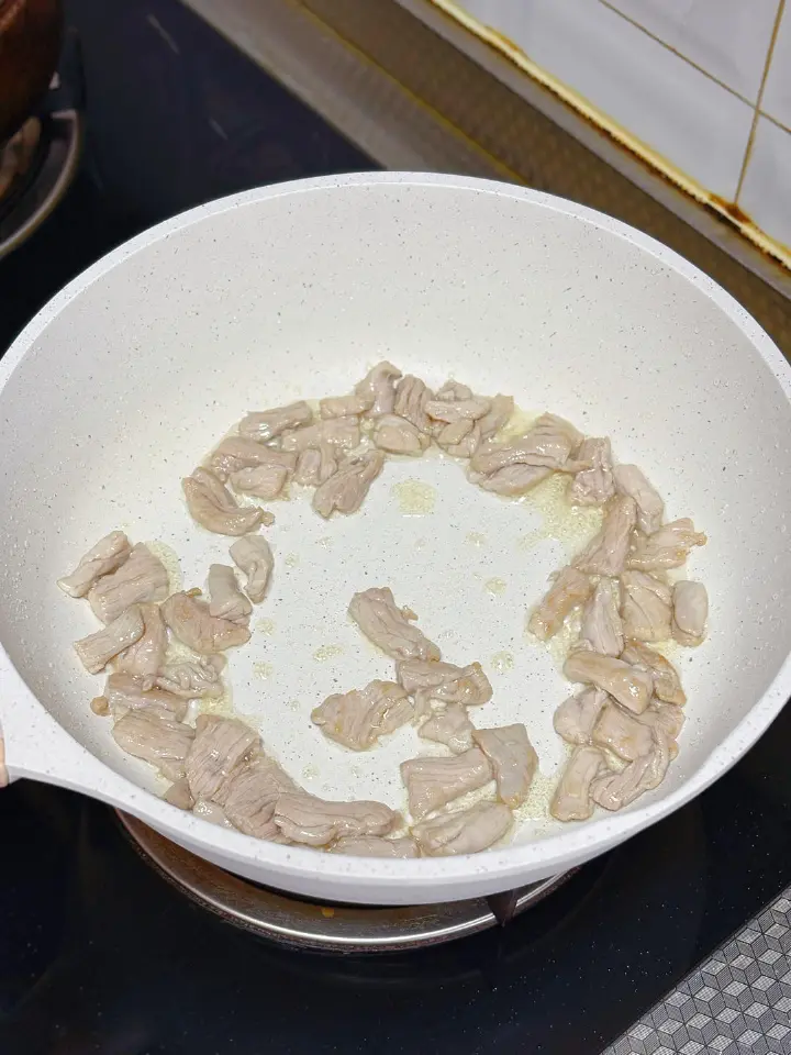 彩椒炒肉丝 第 3 步