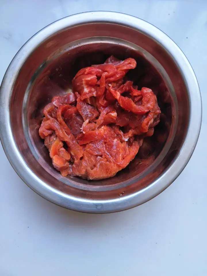 牛肉炒杏鲍菇西葫芦 第 1 步