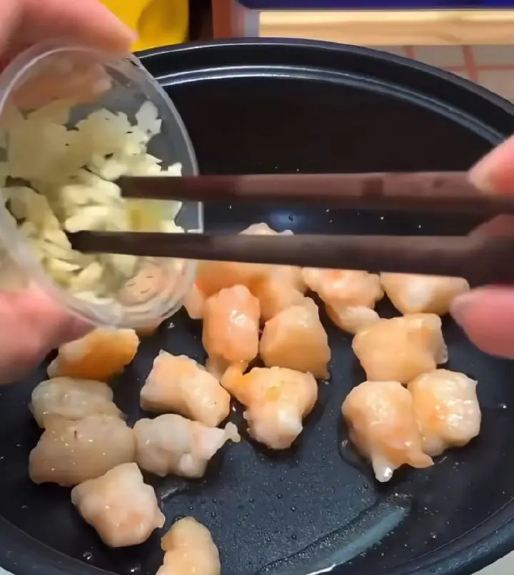 西红柿鸡蛋虾滑水扯面 第 6 步