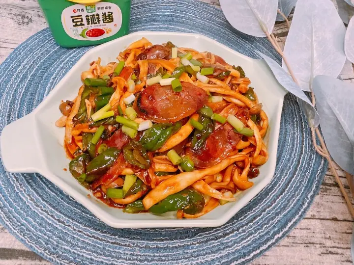 菌菇炒腊肠 第 8 步