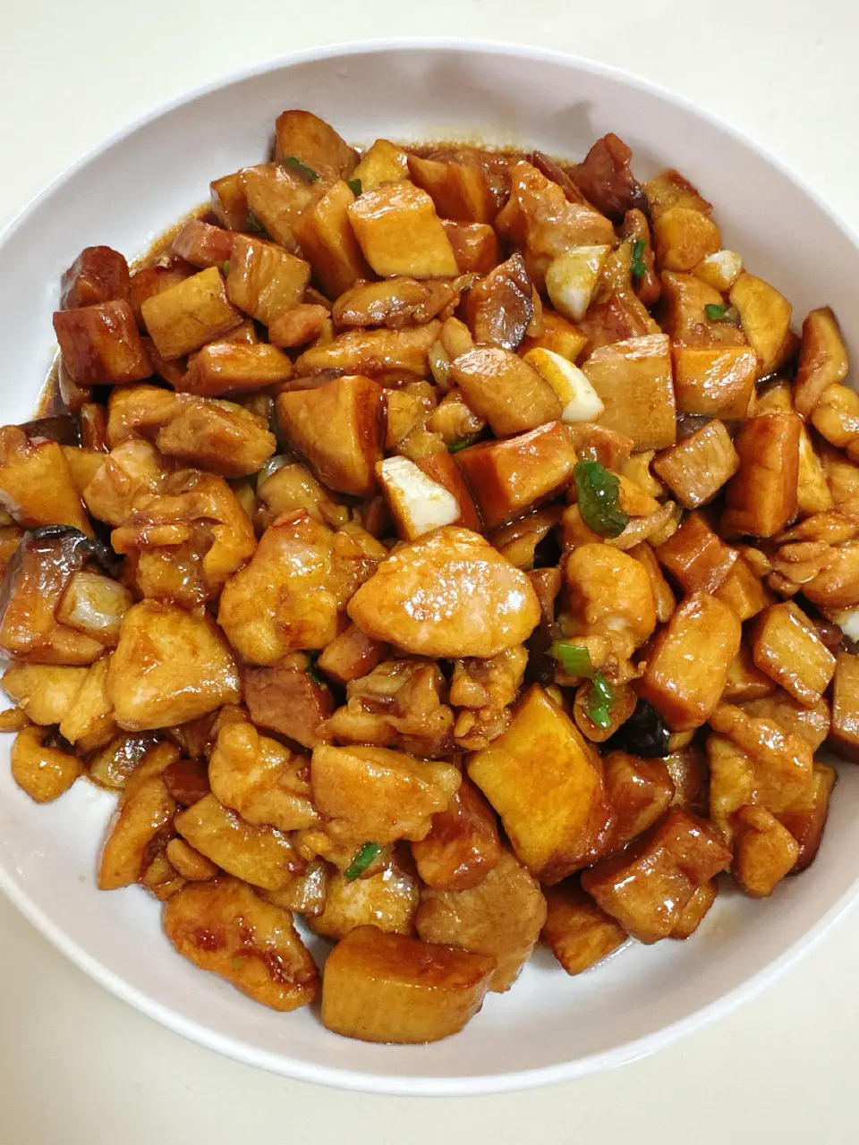 杏鲍菇烧鸡腿成品图