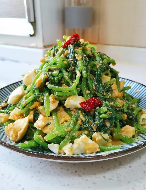 茼蒿拌鸡蛋