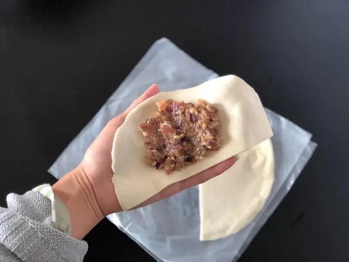 猪肉洋葱手抓饼锅盔 第 3 步