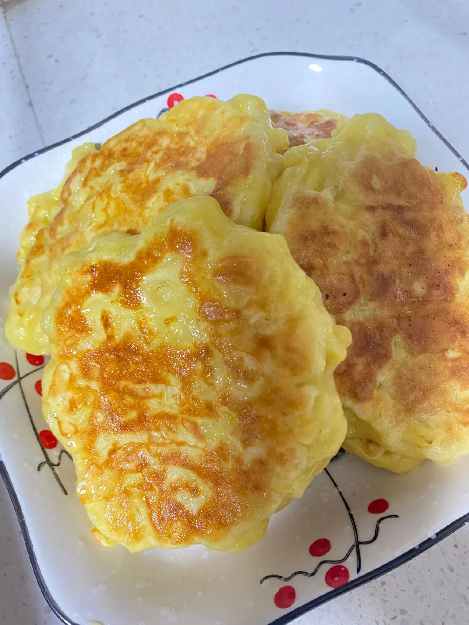 苹果鸡蛋牛奶饼成品图