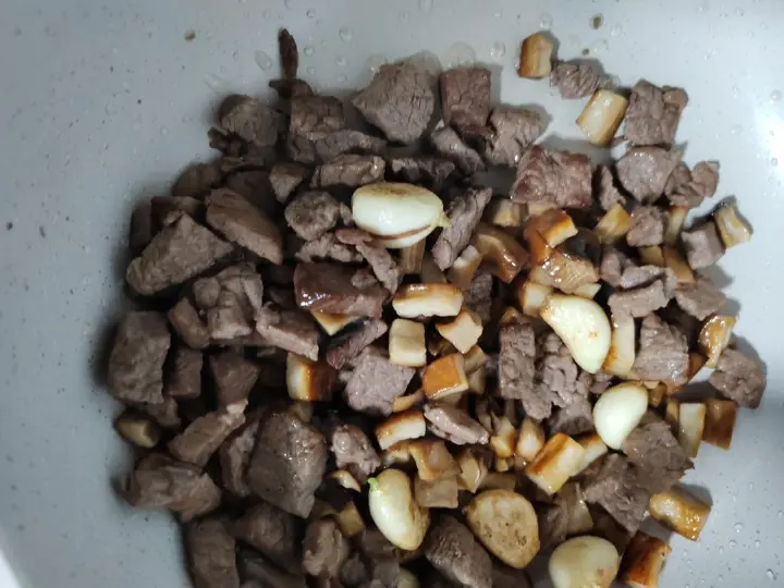 黑椒杏鲍菇牛肉粒 第 15 步